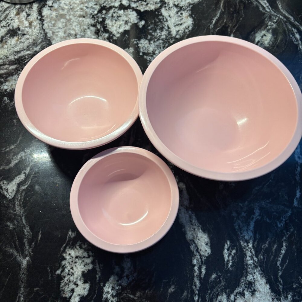 Pottery Barn Kids Set 3 Mixing Bowls Light Pink Melamine Nest Retro Play Kitchen - Picture 2 of 3